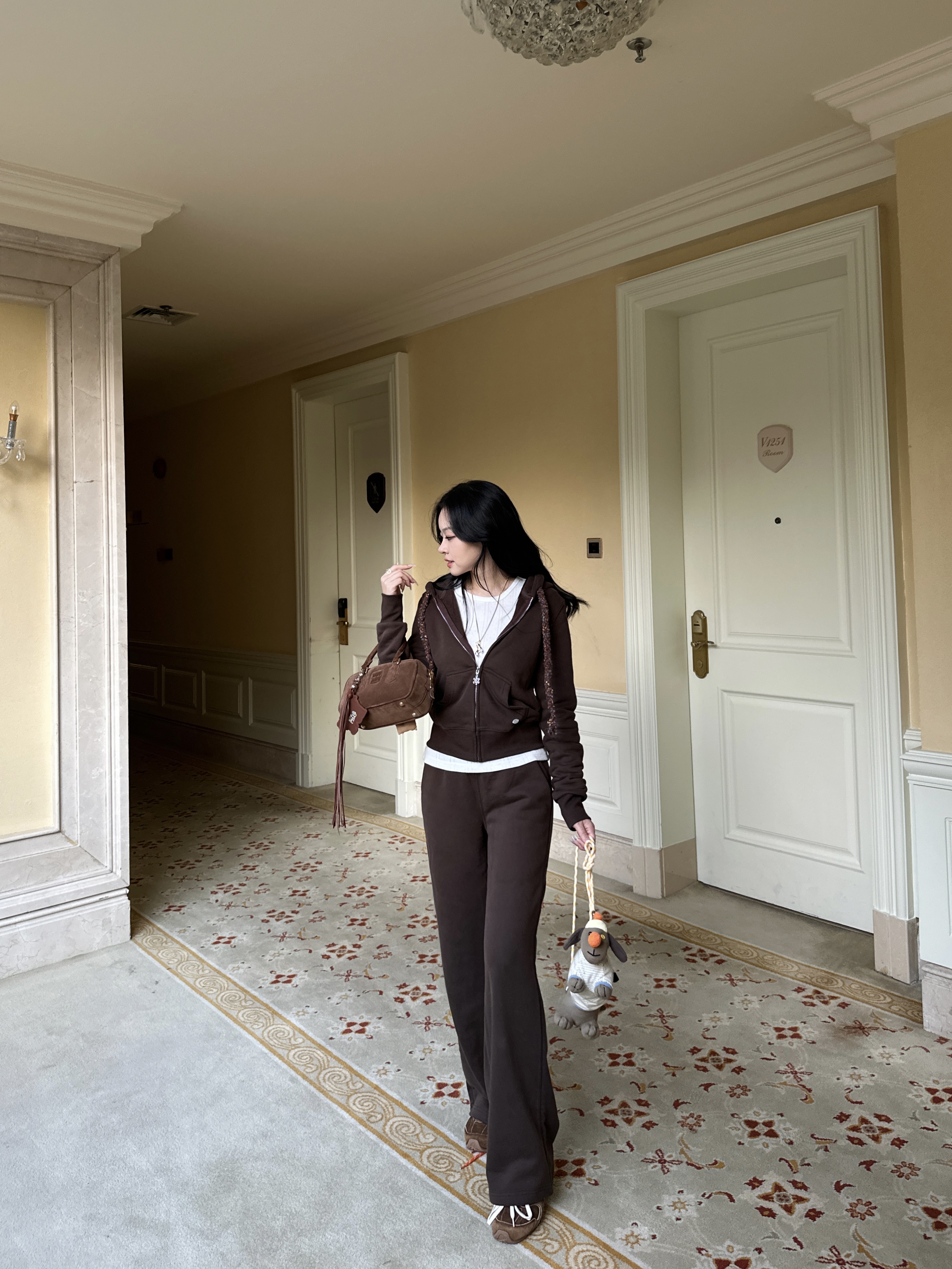 Colorful Two-Tone Fleece Sweatshirt Set with Exquisite Details - Trendy Casual Wear for a Sunny Vibe Colorful Two-Tone Fleece Sweatshirt Set with Exquisite Details - Trendy Casual Wear for a Sunny Vibe