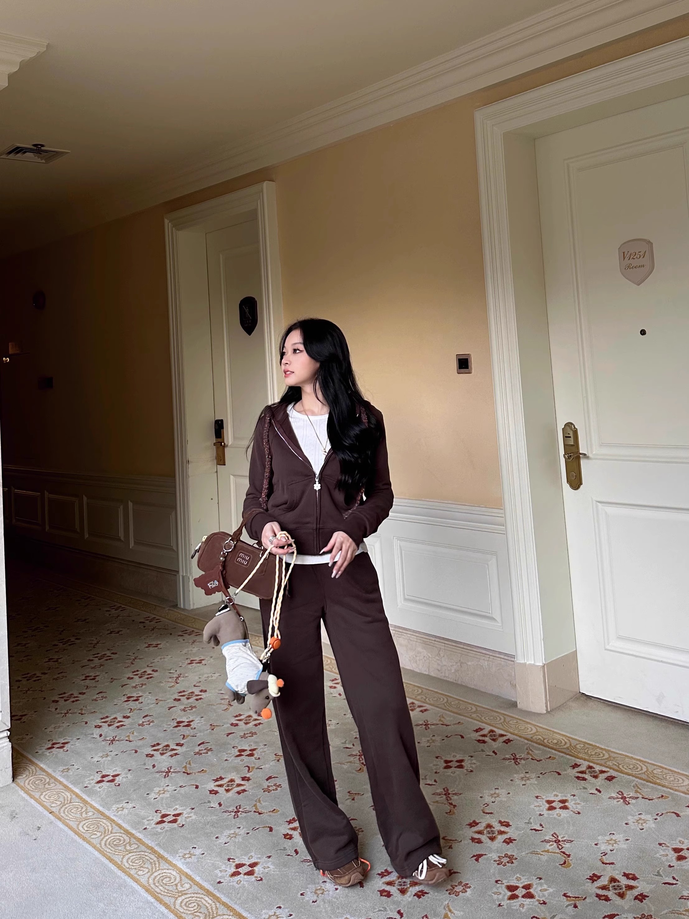 Colorful Two-Tone Fleece Sweatshirt Set with Exquisite Details - Trendy Casual Wear for a Sunny Vibe Colorful Two-Tone Fleece Sweatshirt Set with Exquisite Details - Trendy Casual Wear for a Sunny Vibe