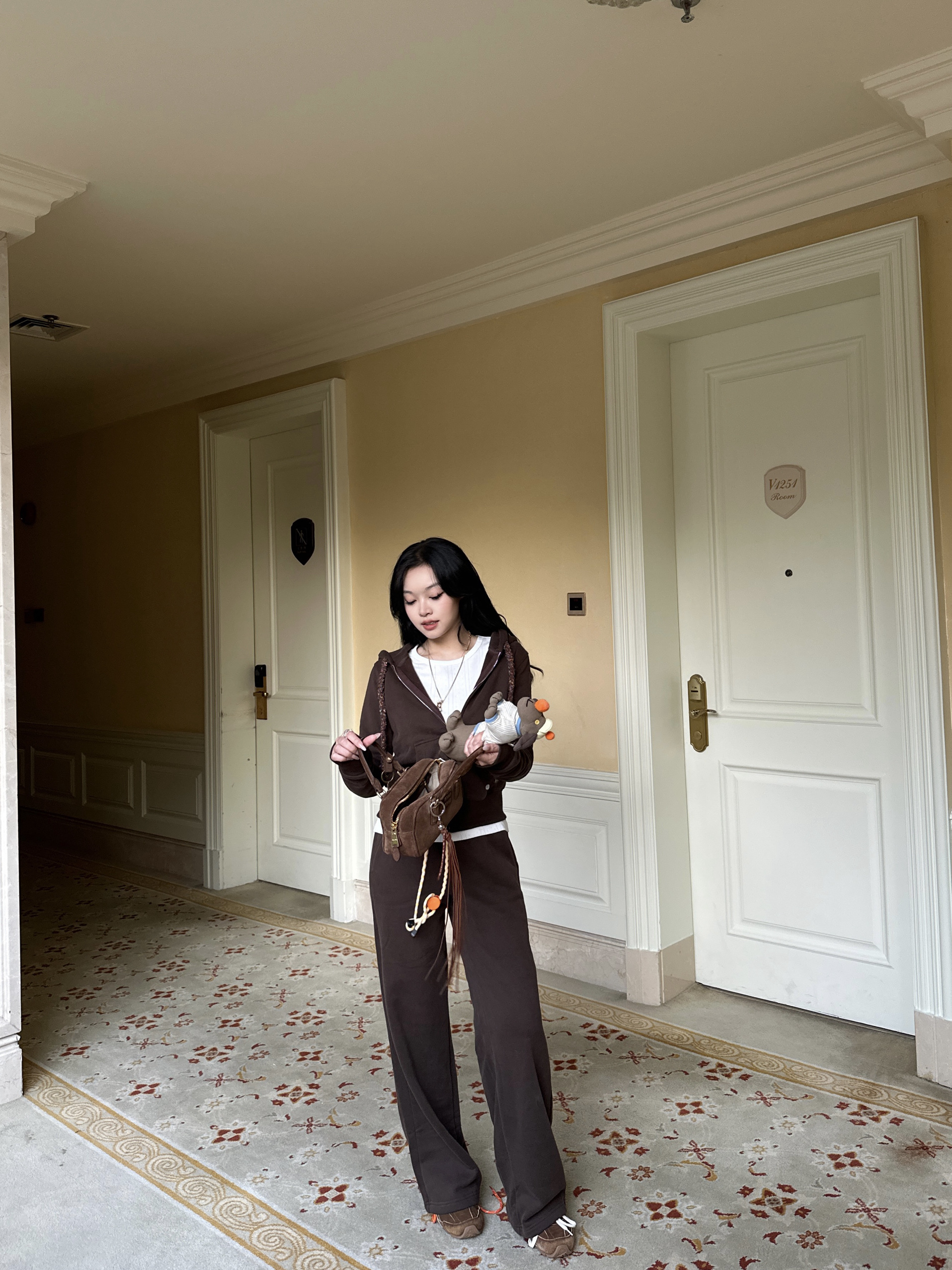 Colorful Two-Tone Fleece Sweatshirt Set with Exquisite Details - Trendy Casual Wear for a Sunny Vibe Colorful Two-Tone Fleece Sweatshirt Set with Exquisite Details - Trendy Casual Wear for a Sunny Vibe