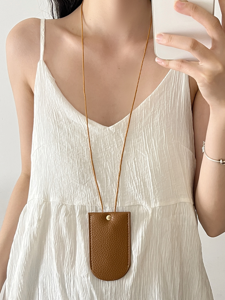 Compact Leather Key Pouch - Stylish Mini Pull-Out Design for Neck Hanging Key Storage Accessory Compact Leather Key Pouch - Stylish Mini Pull-Out Design for Neck Hanging Key Storage Accessory