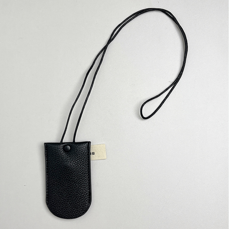 Compact Leather Key Pouch - Stylish Mini Pull-Out Design for Neck Hanging Key Storage Accessory