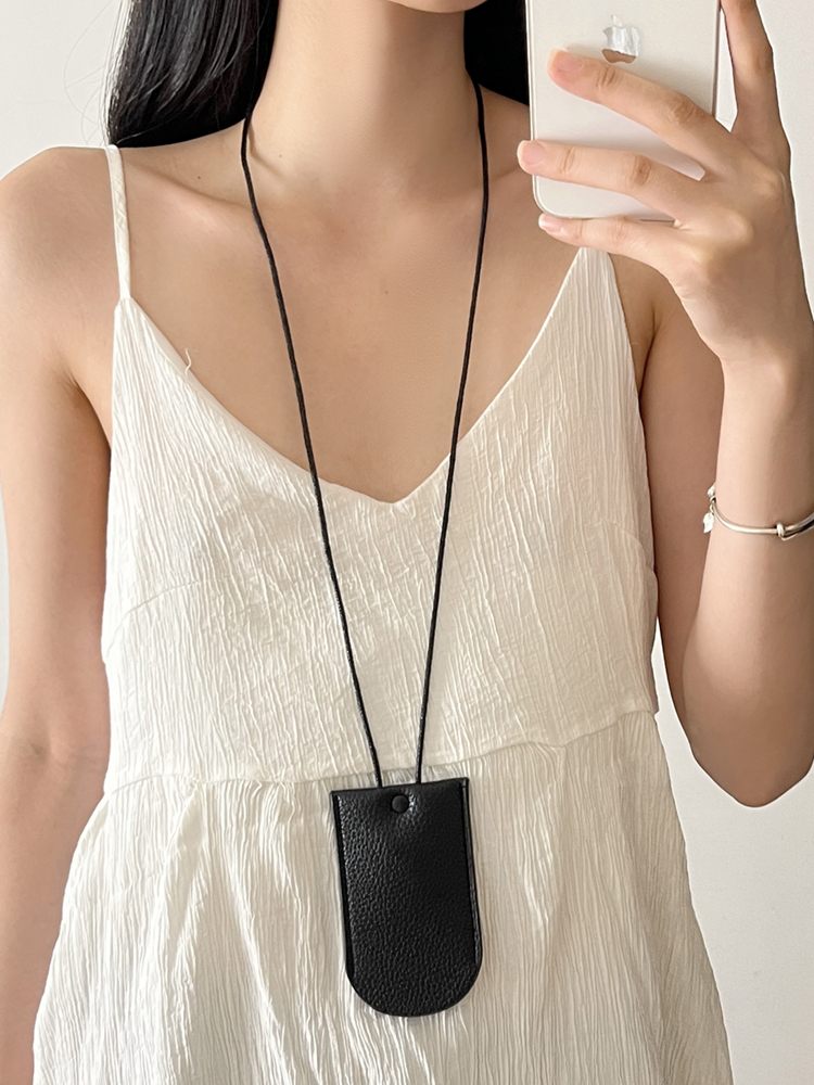 Compact Leather Key Pouch - Stylish Mini Pull-Out Design for Neck Hanging Key Storage Accessory Compact Leather Key Pouch - Stylish Mini Pull-Out Design for Neck Hanging Key Storage Accessory