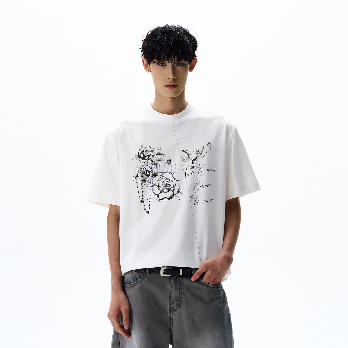 Cool Feel Loose Fit T-shirt with American Hand-Drawn Print â€“ Casual Short Sleeve Top for Versatile 90s Style Fashion