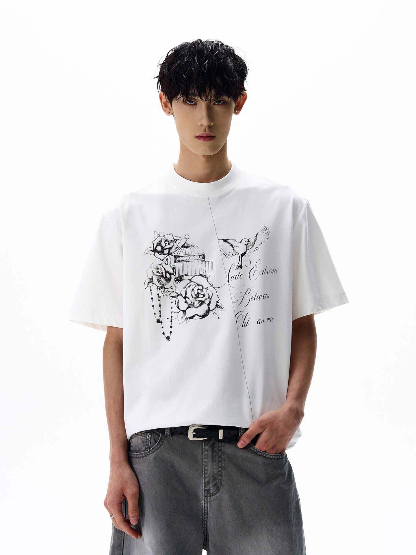 Cool Feel Loose Fit T-shirt with American Hand-Drawn Print â€“ Casual Short Sleeve Top for Versatile 90s Style Fashion