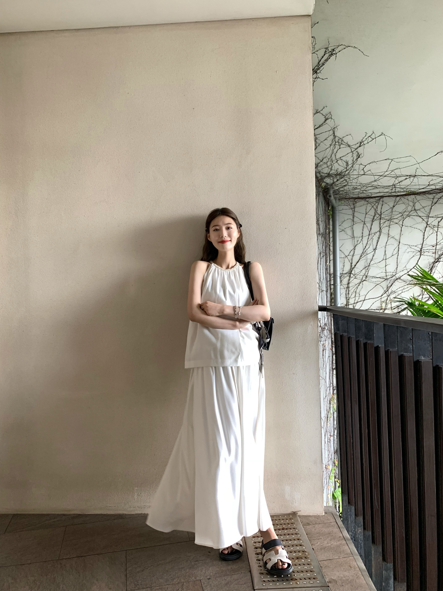 Cool Feel Neckline Halter Top with Ribbon Design and Ruffled Skirt Set - Trendy 90s-Inspired Fashion Cool Feel Neckline Halter Top with Ribbon Design and Ruffled Skirt Set - Trendy 90s-Inspired Fashion