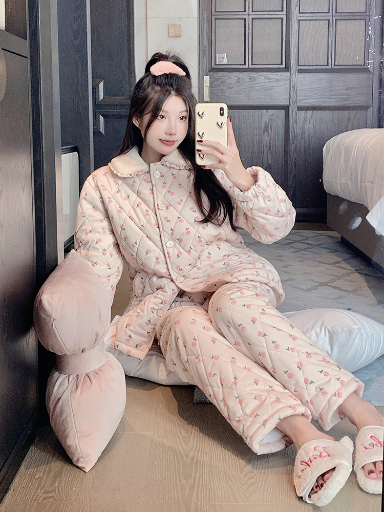 Cozy Coral Fleece Pajamas for Women, Three-Layer Quilted Warm Loungewear Set, Cute Design for Indoor and Outdoor Wear Cozy Coral Fleece Pajamas for Women, Three-Layer Quilted Warm Loungewear Set, Cute Design for Indoor and Outdoor Wear