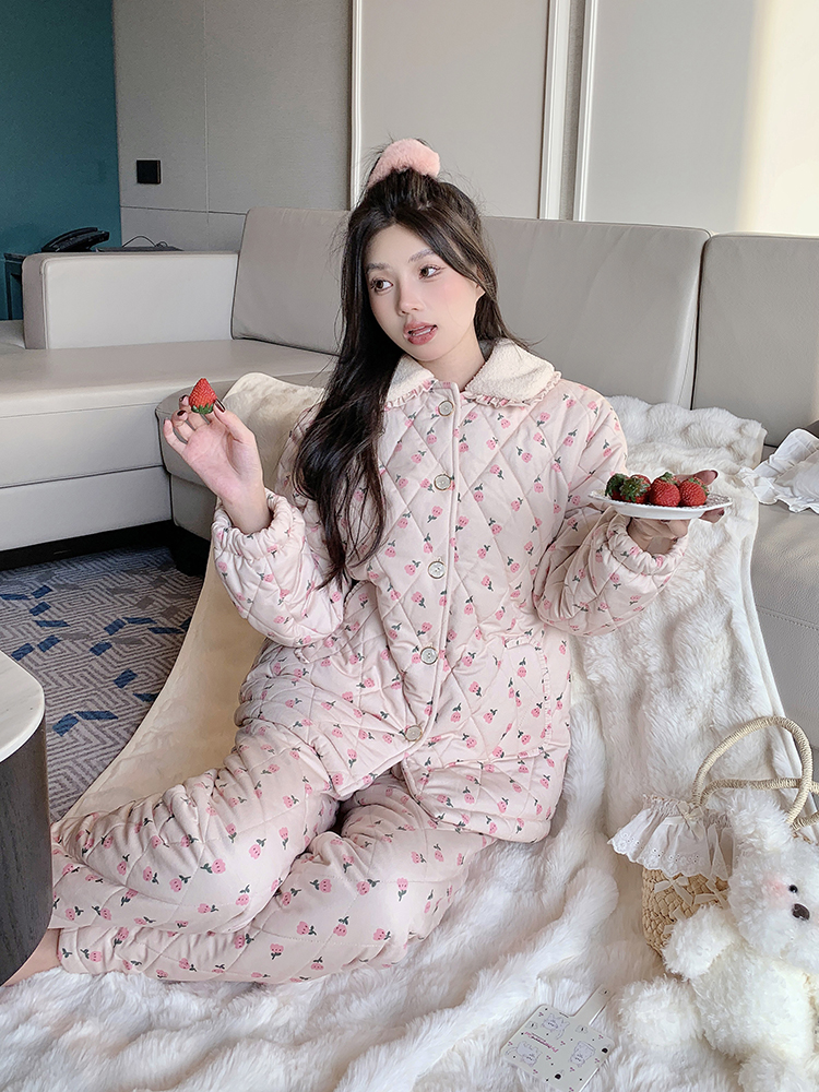 Cozy Coral Fleece Pajamas for Women, Three-Layer Quilted Warm Loungewear Set, Cute Design for Indoor and Outdoor Wear Cozy Coral Fleece Pajamas for Women, Three-Layer Quilted Warm Loungewear Set, Cute Design for Indoor and Outdoor Wear