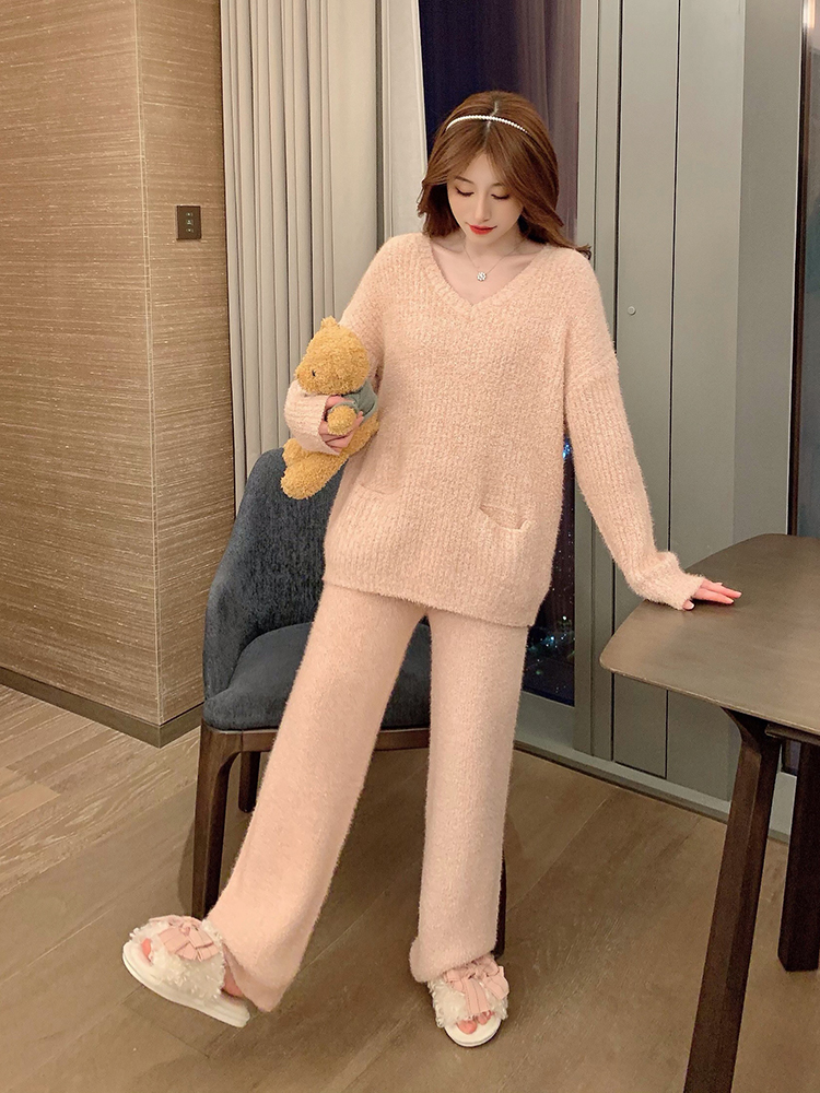 Cozy Coral Fleece Women's Pajamas - Thickened Soft Loungewear for Autumn & Winter, Trendy & Versatile for Indoor/Outdoor Wear Cozy Coral Fleece Women's Pajamas - Thickened Soft Loungewear for Autumn & Winter, Trendy & Versatile for Indoor/Outdoor Wear