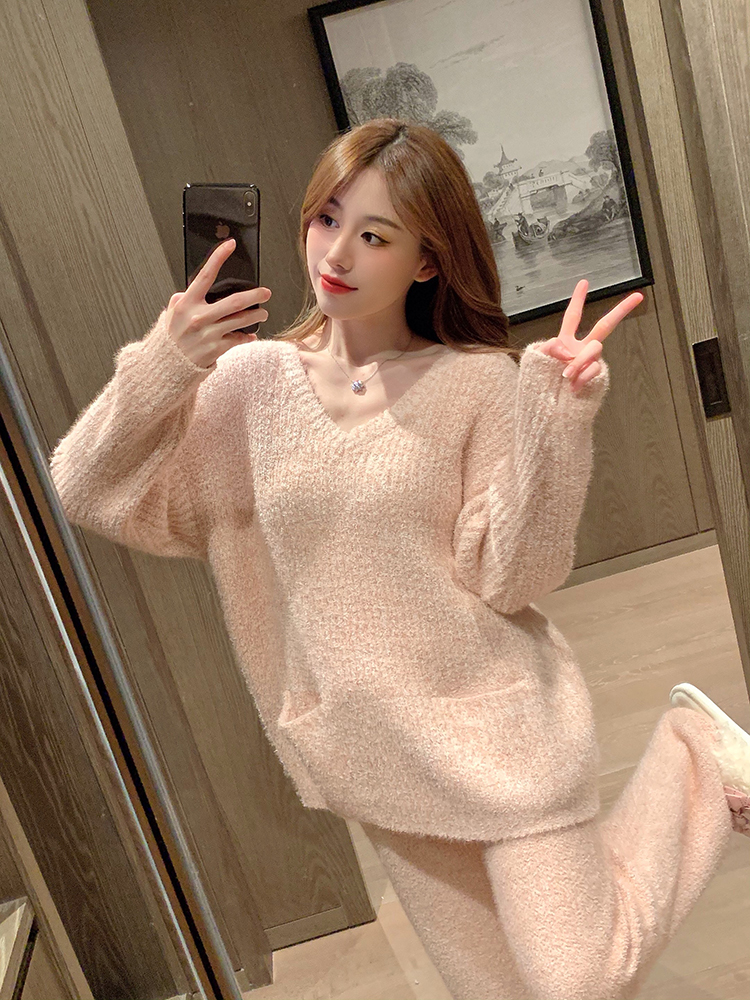 Cozy Coral Fleece Women's Pajamas - Thickened Soft Loungewear for Autumn & Winter, Trendy & Versatile for Indoor/Outdoor Wear Cozy Coral Fleece Women's Pajamas - Thickened Soft Loungewear for Autumn & Winter, Trendy & Versatile for Indoor/Outdoor Wear