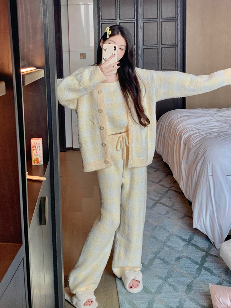 Cozy Women's Plaid Pajama Set - Soft Coral Fleece Loungewear for Autumn & Winter, Perfect for Indoor & Outdoor Relaxation Cozy Women's Plaid Pajama Set - Soft Coral Fleece Loungewear for Autumn & Winter, Perfect for Indoor & Outdoor Relaxation