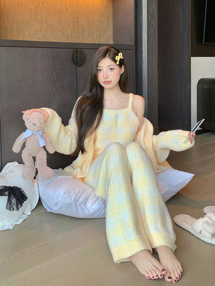 Cozy Women's Plaid Pajama Set - Soft Coral Fleece Loungewear for Autumn & Winter, Perfect for Indoor & Outdoor Relaxation Cozy Women's Plaid Pajama Set - Soft Coral Fleece Loungewear for Autumn & Winter, Perfect for Indoor & Outdoor Relaxation