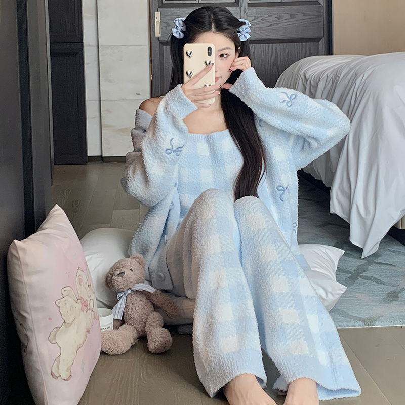 Cozy Women's Plaid Pajama Set - Soft Coral Fleece Loungewear for Autumn & Winter, Perfect for Indoor & Outdoor Relaxation