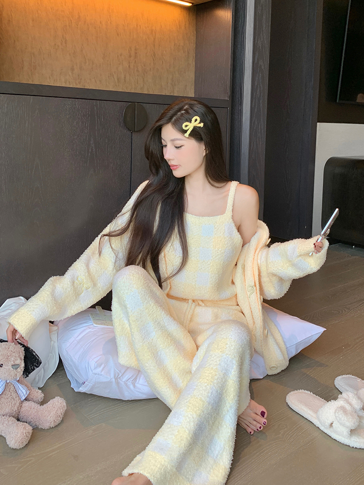 Cozy Women's Plaid Pajama Set - Soft Coral Fleece Loungewear for Autumn & Winter, Perfect for Indoor & Outdoor Relaxation Cozy Women's Plaid Pajama Set - Soft Coral Fleece Loungewear for Autumn & Winter, Perfect for Indoor & Outdoor Relaxation