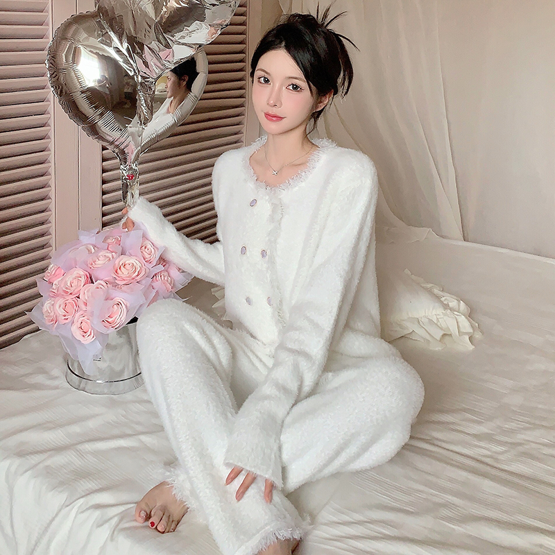 Cozy Women's Winter Flannel Pajama Set - Thick Coral Fleece Homewear for Autumn & Outdoor Use - 2025 New Style