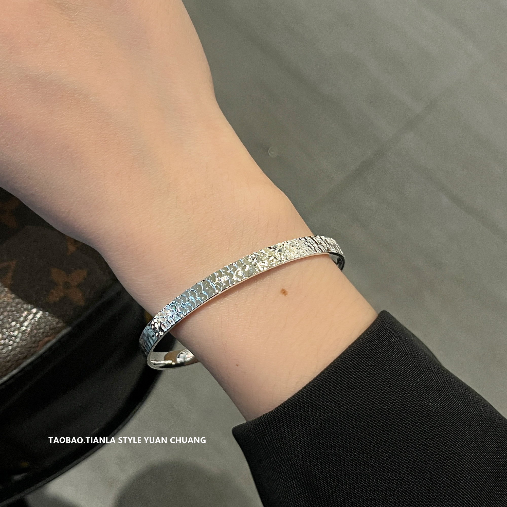 Crushed Ice Cuff Bracelet for Women, Solid Open Design, Pure Silver Bangle, 2025 Light Luxury High-End Jewelry Crushed Ice Cuff Bracelet for Women, Solid Open Design, Pure Silver Bangle, 2025 Light Luxury High-End Jewelry