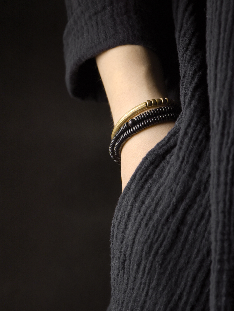 Curved Tail Flower Design Black Wooden Bracelet Set for Women - Retro Multi-Layer Copper Bead Accessories, Versatile Style Curved Tail Flower Design Black Wooden Bracelet Set for Women - Retro Multi-Layer Copper Bead Accessories, Versatile Style