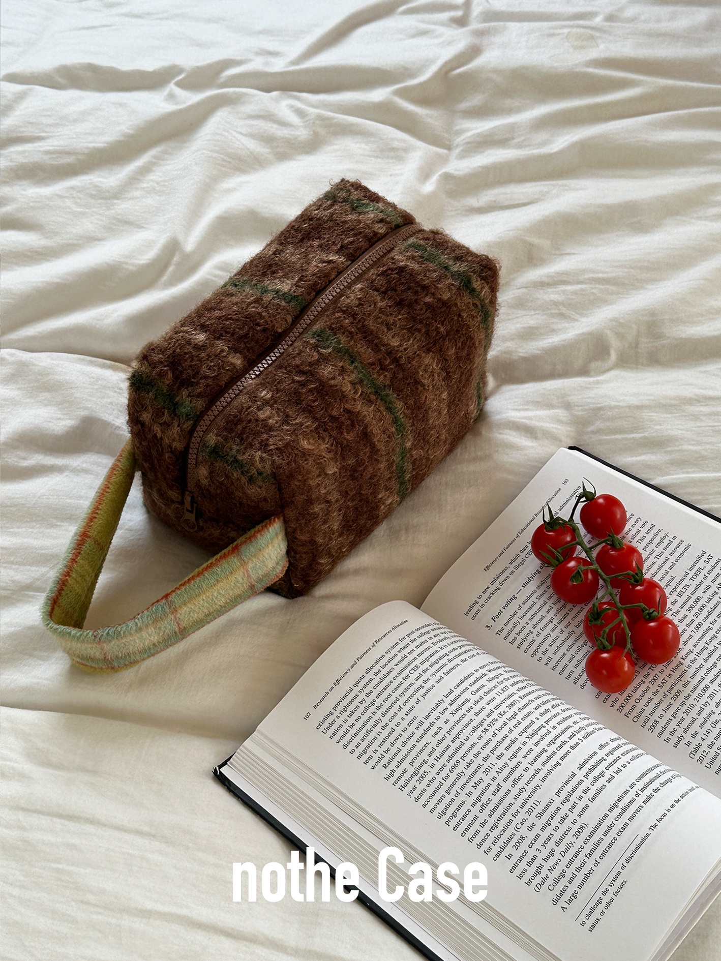 Cute Retro Woolen Makeup Bag - Portable Soft Storage Bag with Hand-held Design, Ideal for Travel and Daily Use