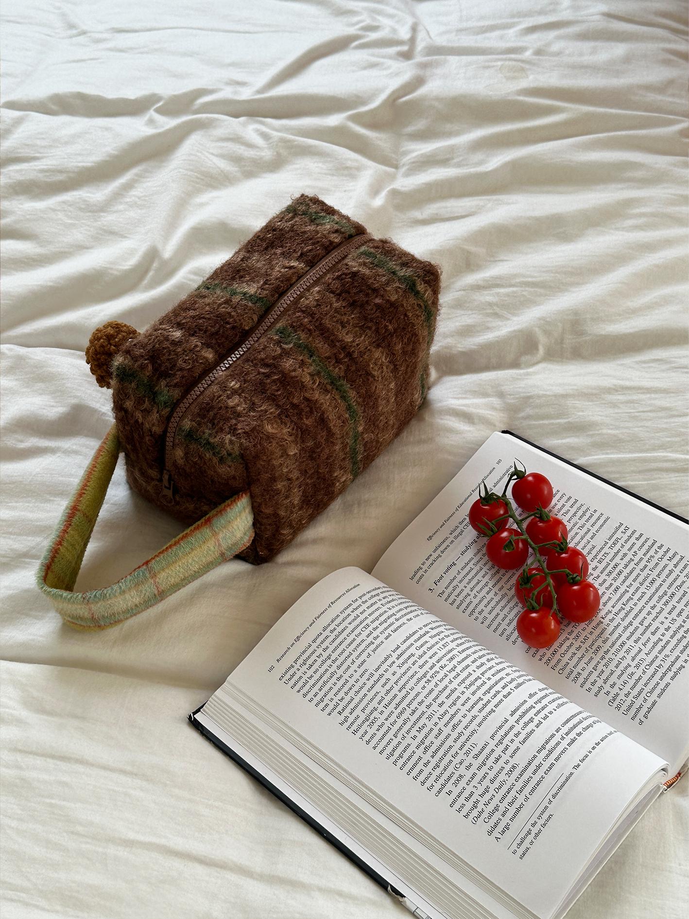 Cute Retro Woolen Makeup Bag - Portable Soft Storage Bag with Hand-held Design, Ideal for Travel and Daily Use Cute Retro Woolen Makeup Bag - Portable Soft Storage Bag with Hand-held Design, Ideal for Travel and Daily Use