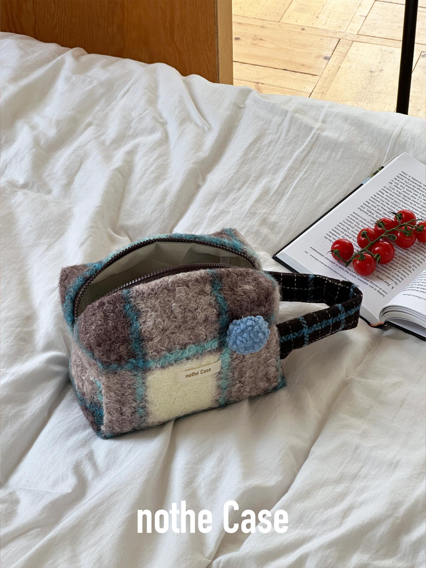 Cute Retro Woolen Makeup Bag - Portable Soft Storage Bag with Hand-held Design, Ideal for Travel and Daily Use Cute Retro Woolen Makeup Bag - Portable Soft Storage Bag with Hand-held Design, Ideal for Travel and Daily Use