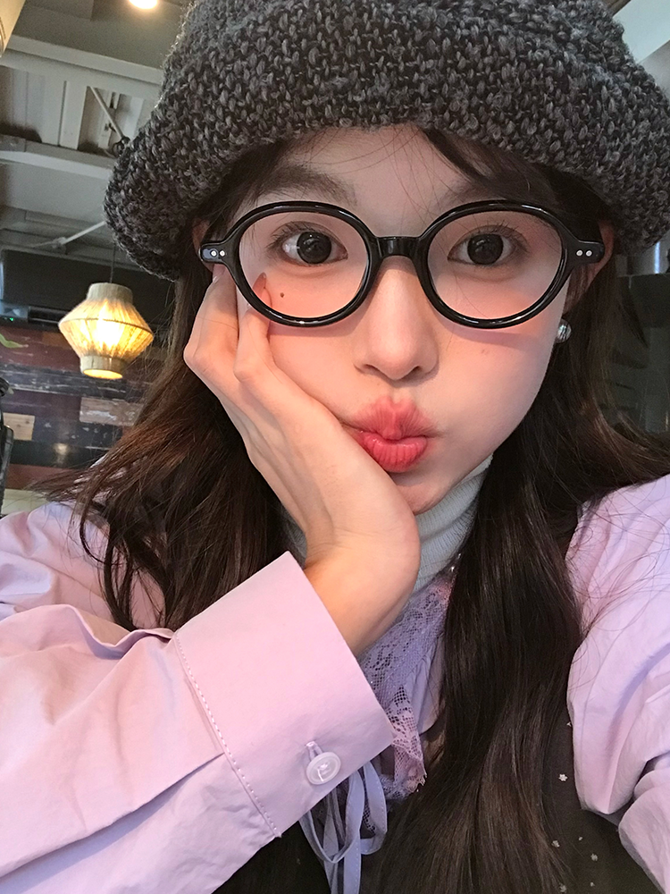 Dark Green Anti-Blue Light Glasses Frame for Women with Leopard Print Temples - Makeup-Free Essential for a Slimmer Face Look Dark Green Anti-Blue Light Glasses Frame for Women with Leopard Print Temples - Makeup-Free Essential for a Slimmer Face Look