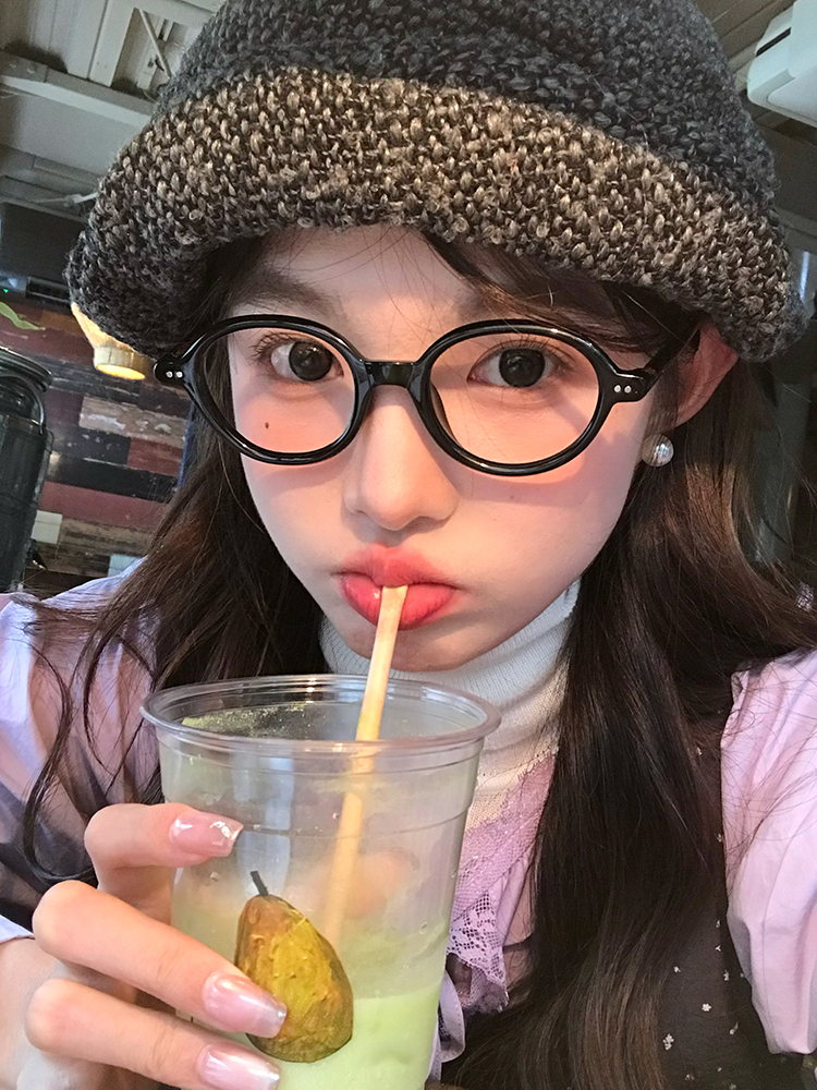 Dark Green Anti-Blue Light Glasses Frame for Women with Leopard Print Temples - Makeup-Free Essential for a Slimmer Face Look Dark Green Anti-Blue Light Glasses Frame for Women with Leopard Print Temples - Makeup-Free Essential for a Slimmer Face Look