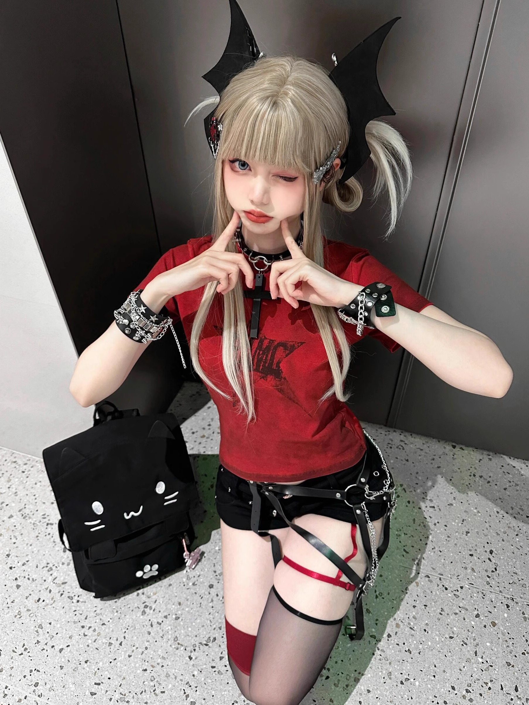 Dark Ins Demon Hairpin - Lulu Queen Bat Headband Side Clip for Sweet Cool Lolita Style - Halloween Hair Accessory Dark Ins Demon Hairpin - Lulu Queen Bat Headband Side Clip for Sweet Cool Lolita Style - Halloween Hair Accessory