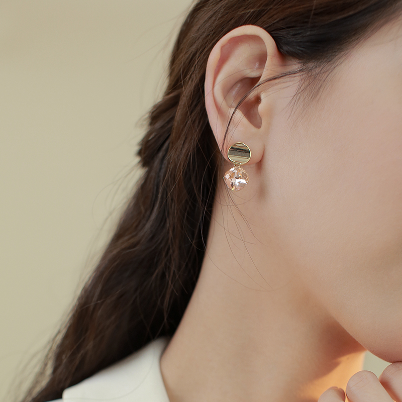 Dazzling Candy-Colored Crystal Earrings for Women, Light Luxury S925 Silver Needle, Exquisite High-End 2025 Style, Chic Fashion Accessory Dazzling Candy-Colored Crystal Earrings for Women, Light Luxury S925 Silver Needle, Exquisite High-End 2025 Style, Chic Fashion Accessory