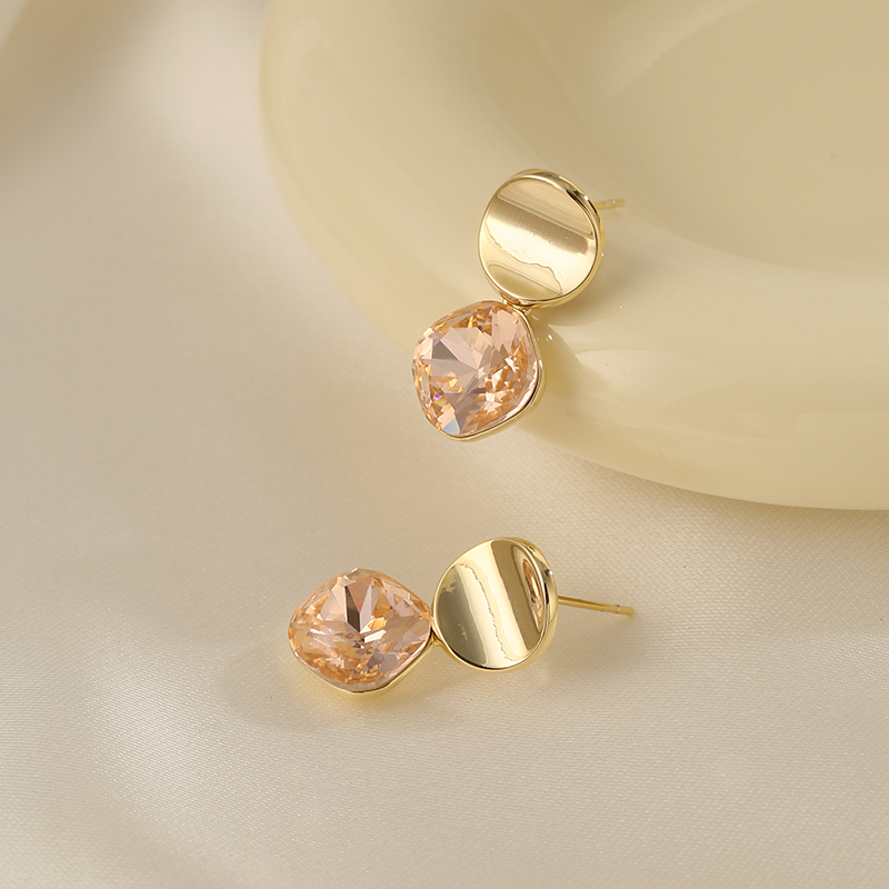 Dazzling Candy-Colored Crystal Earrings for Women, Light Luxury S925 Silver Needle, Exquisite High-End 2025 Style, Chic Fashion Accessory Dazzling Candy-Colored Crystal Earrings for Women, Light Luxury S925 Silver Needle, Exquisite High-End 2025 Style, Chic Fashion Accessory