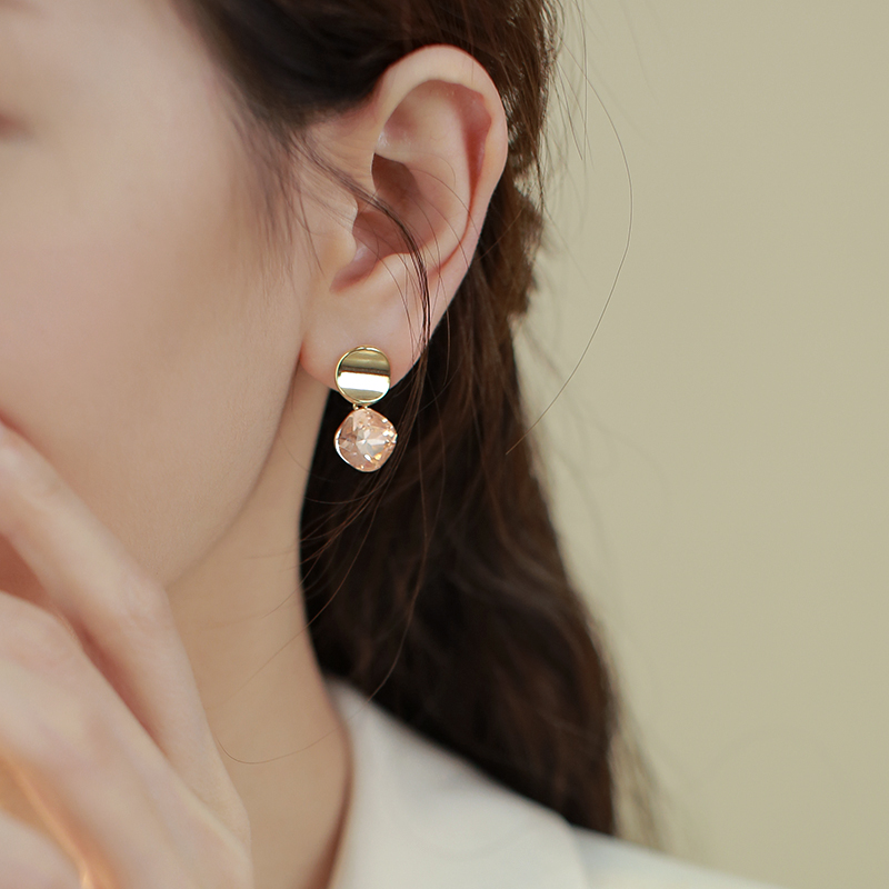 Dazzling Candy-Colored Crystal Earrings for Women, Light Luxury S925 Silver Needle, Exquisite High-End 2025 Style, Chic Fashion Accessory Dazzling Candy-Colored Crystal Earrings for Women, Light Luxury S925 Silver Needle, Exquisite High-End 2025 Style, Chic Fashion Accessory