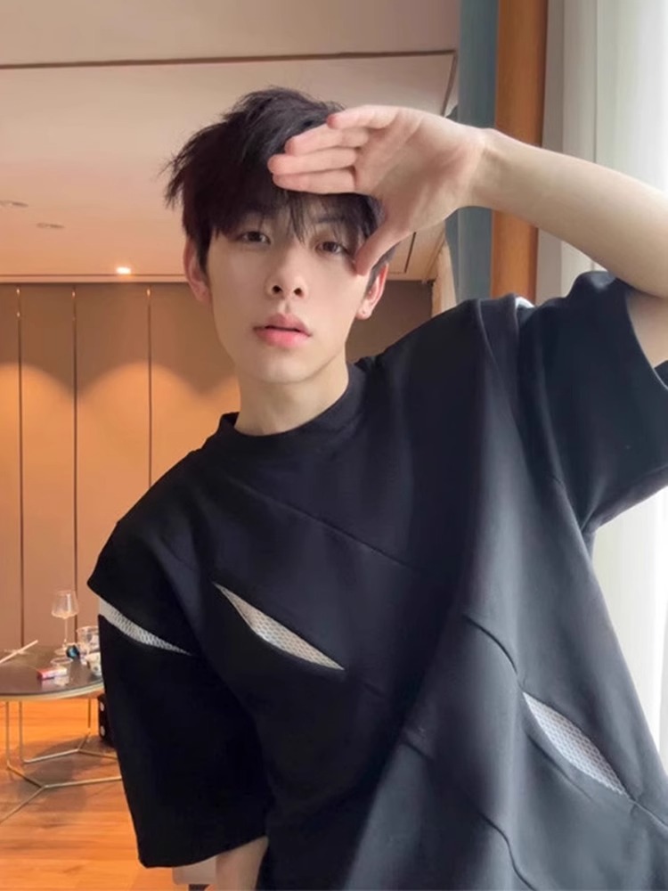 Deconstructed Patchwork Shoulder T-Shirt with Knife-Cut Shoulder Pads, Short Sleeves, American Style, High-End Fashion for Men Deconstructed Patchwork Shoulder T-Shirt with Knife-Cut Shoulder Pads, Short Sleeves, American Style, High-End Fashion for Men