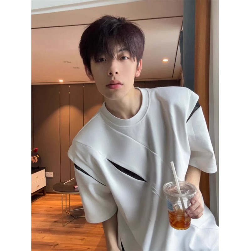 Deconstructed Patchwork Shoulder T-Shirt with Knife-Cut Shoulder Pads, Short Sleeves, American Style, High-End Fashion for Men Deconstructed Patchwork Shoulder T-Shirt with Knife-Cut Shoulder Pads, Short Sleeves, American Style, High-End Fashion for Men