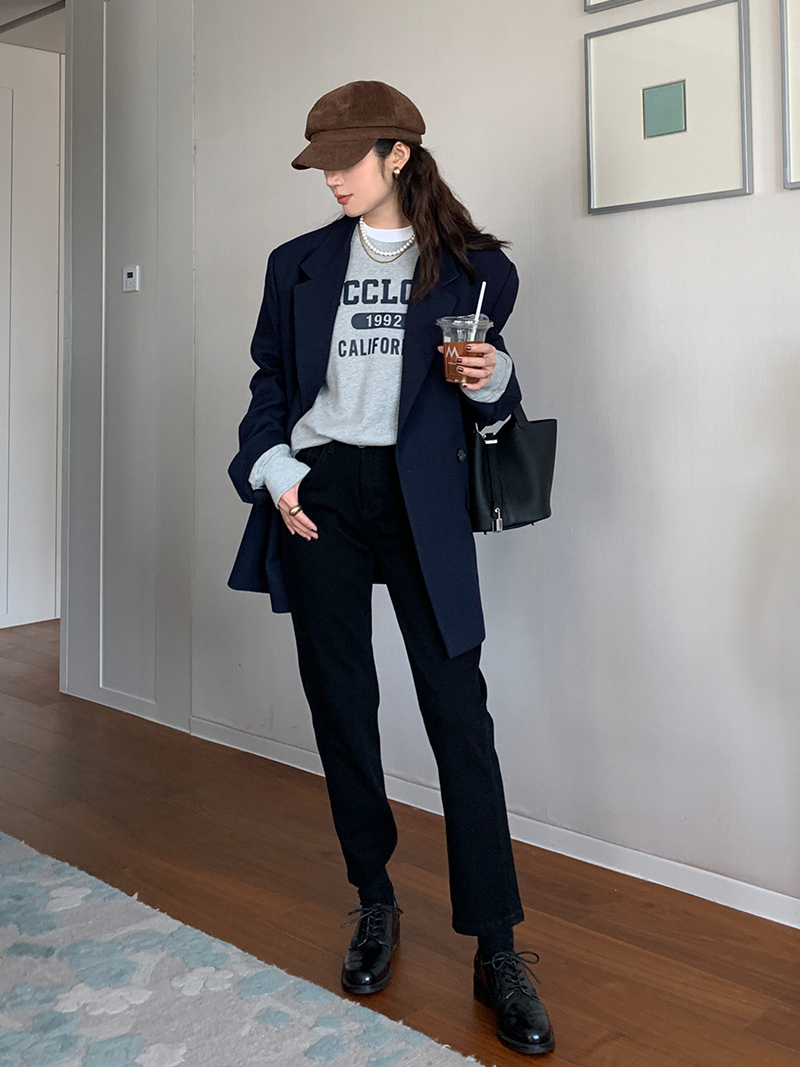 Deep Blue Slim Fit Suit Jacket for Women, Casual Long Sleeve Blazer, 2025 Autumn Fashion, Stylish Designer Look Deep Blue Slim Fit Suit Jacket for Women, Casual Long Sleeve Blazer, 2025 Autumn Fashion, Stylish Designer Look