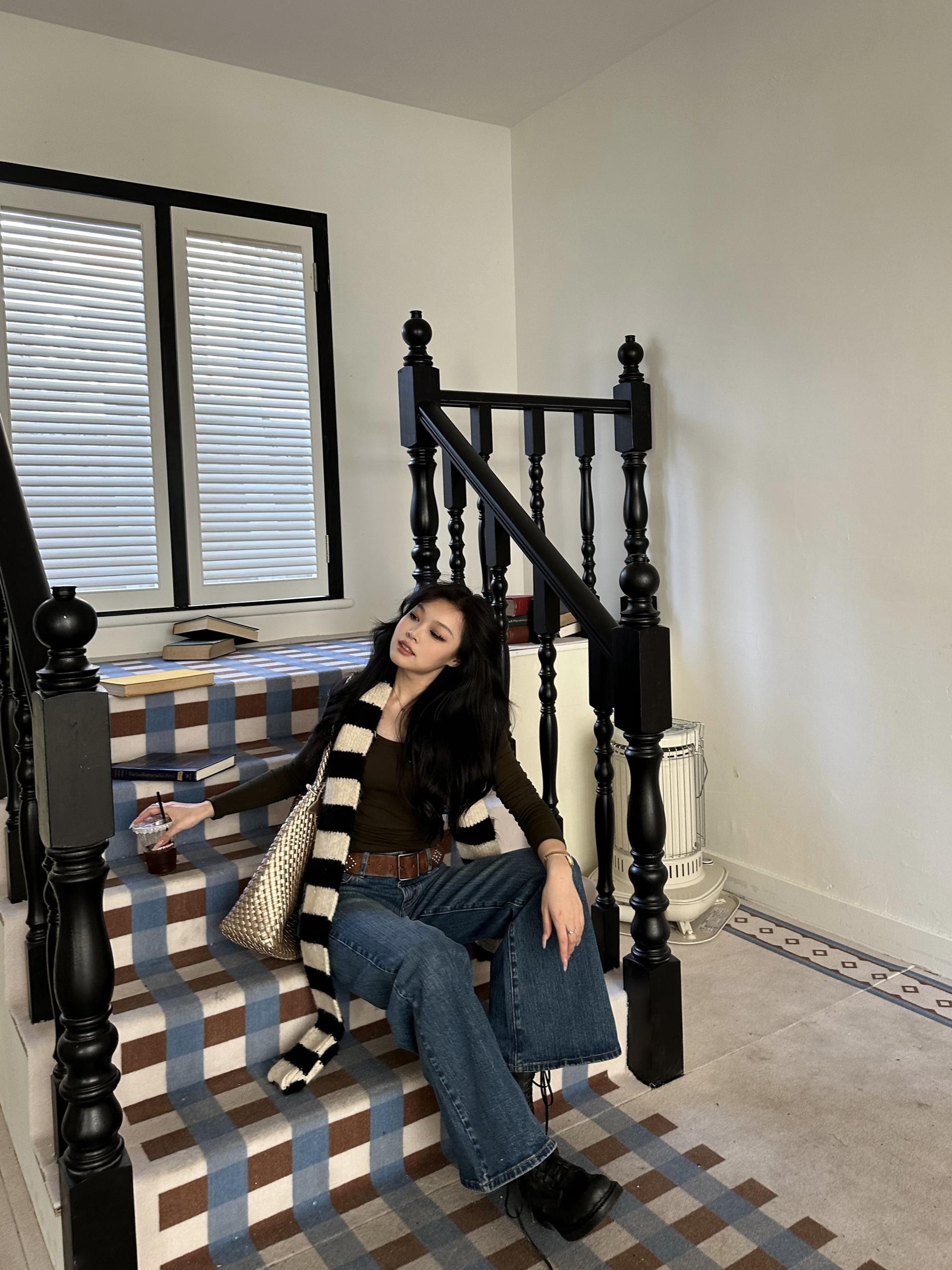 Delicate Lines Long U-Neck Base Shirt - Basic Popchee Style in 3 Colors, Perfect for Effortless Layering and Flattering Fit Delicate Lines Long U-Neck Base Shirt - Basic Popchee Style in 3 Colors, Perfect for Effortless Layering and Flattering Fit