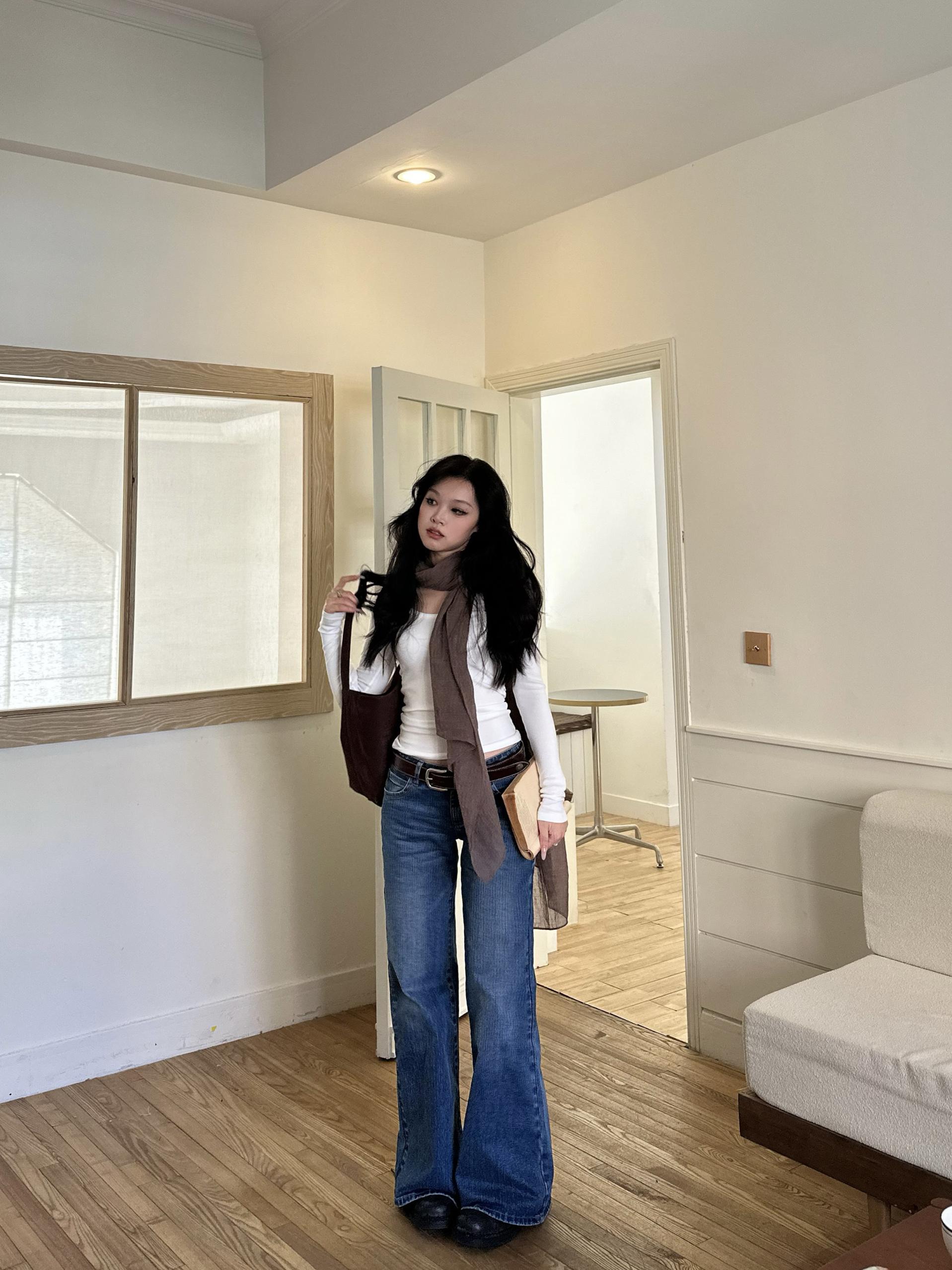 Delicate Lines Long U-Neck Base Shirt - Basic Popchee Style in 3 Colors, Perfect for Effortless Layering and Flattering Fit Delicate Lines Long U-Neck Base Shirt - Basic Popchee Style in 3 Colors, Perfect for Effortless Layering and Flattering Fit