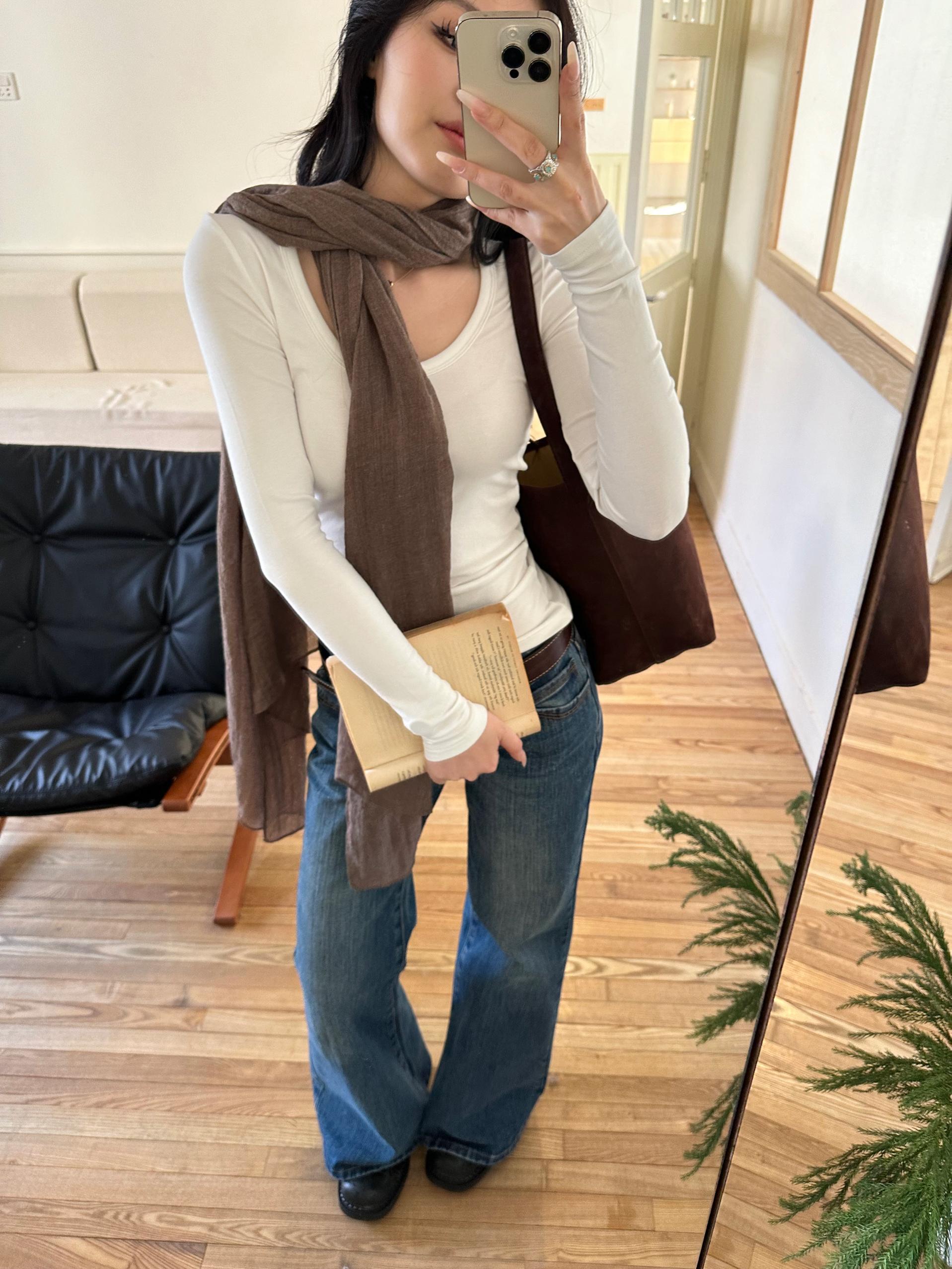 Delicate Lines Long U-Neck Base Shirt - Basic Popchee Style in 3 Colors, Perfect for Effortless Layering and Flattering Fit