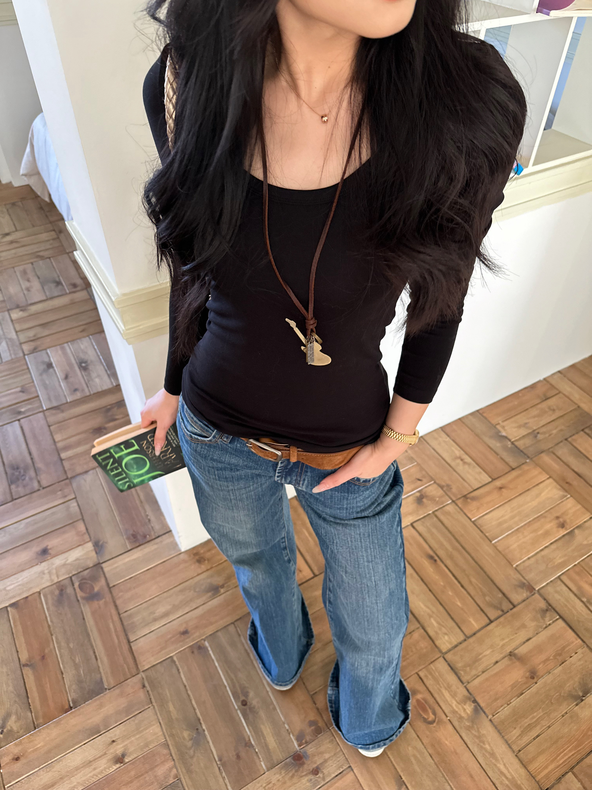 Delicate Lines Long U-Neck Base Shirt - Basic Popchee Style in 3 Colors, Perfect for Effortless Layering and Flattering Fit