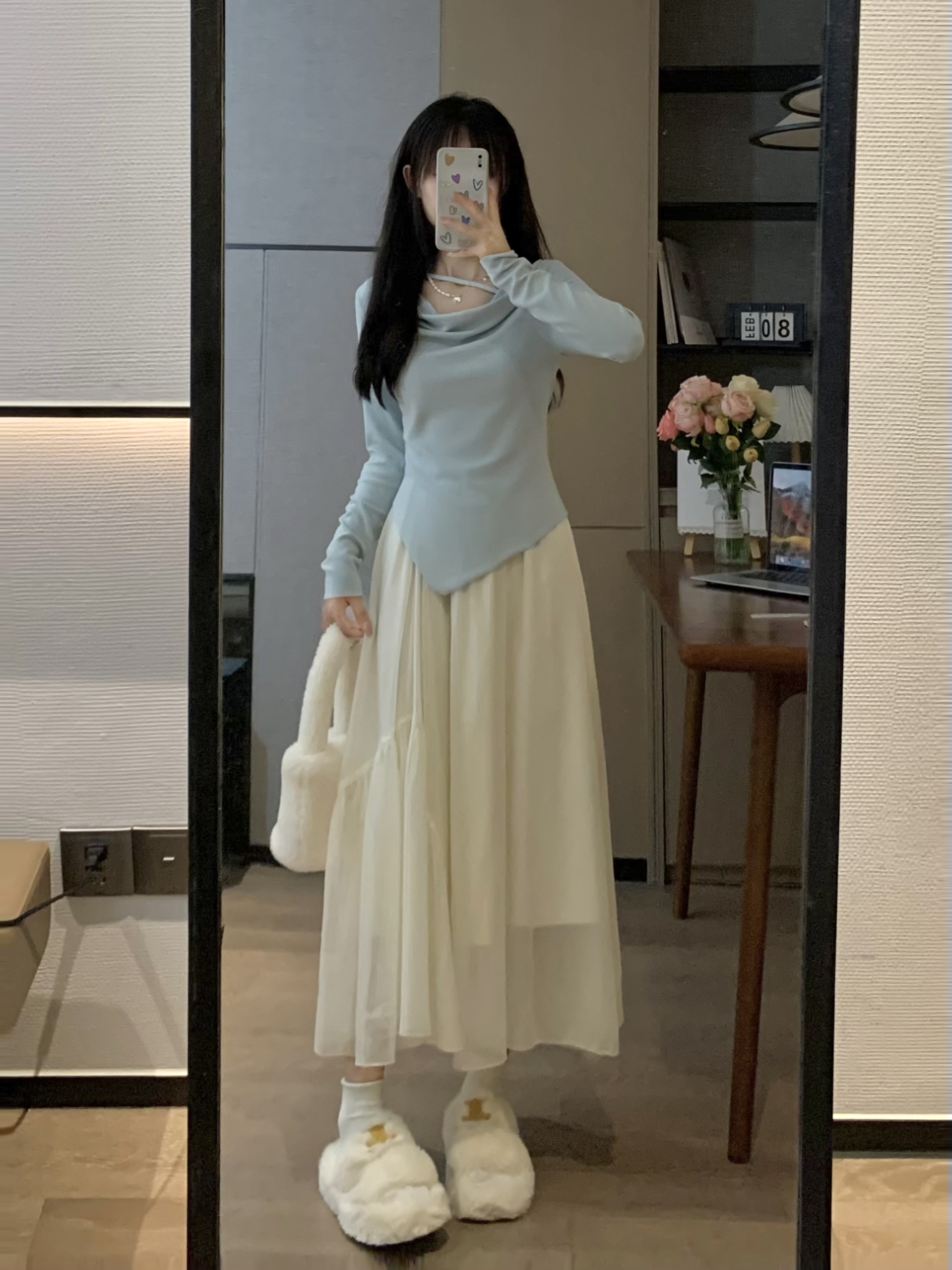 Delicate Slim-Fit White Long Sleeve T-Shirt for Women - Spring Design with Shoulder Coverage and Belly Concealment, Perfect for Casual Style Delicate Slim-Fit White Long Sleeve T-Shirt for Women - Spring Design with Shoulder Coverage and Belly Concealment, Perfect for Casual Style