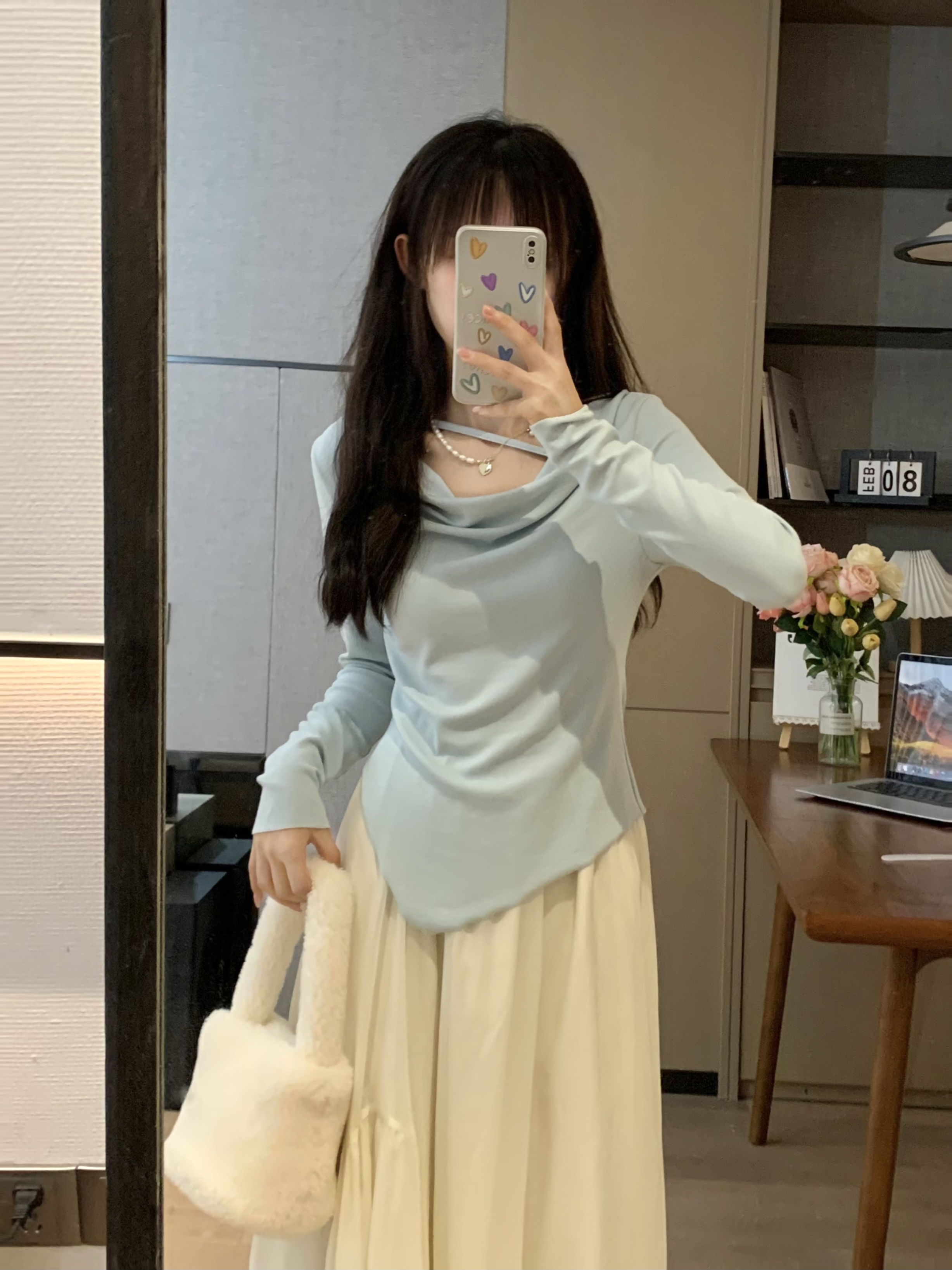 Delicate Slim-Fit White Long Sleeve T-Shirt for Women - Spring Design with Shoulder Coverage and Belly Concealment, Perfect for Casual Style Delicate Slim-Fit White Long Sleeve T-Shirt for Women - Spring Design with Shoulder Coverage and Belly Concealment, Perfect for Casual Style