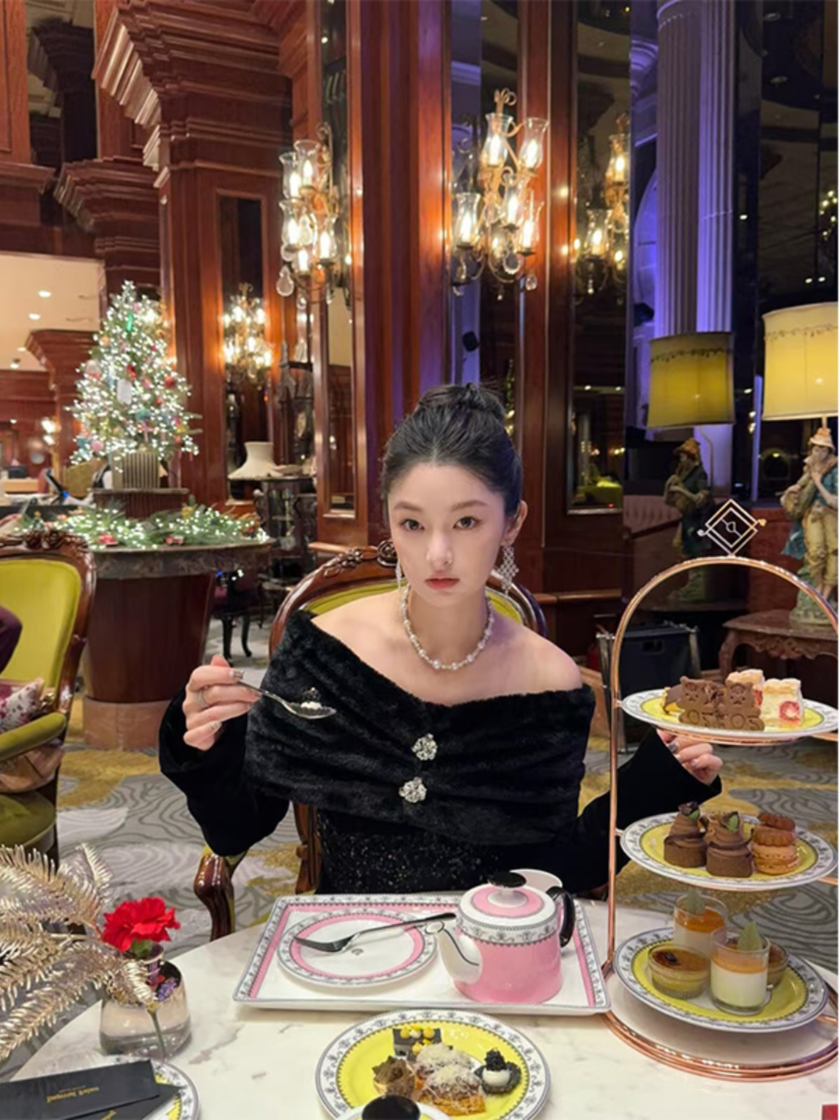 Detachable One-Shoulder Little Dress in French Style - High-End, Stunning Design Inspired by 90s Chanel Fashion Detachable One-Shoulder Little Dress in French Style - High-End, Stunning Design Inspired by 90s Chanel Fashion