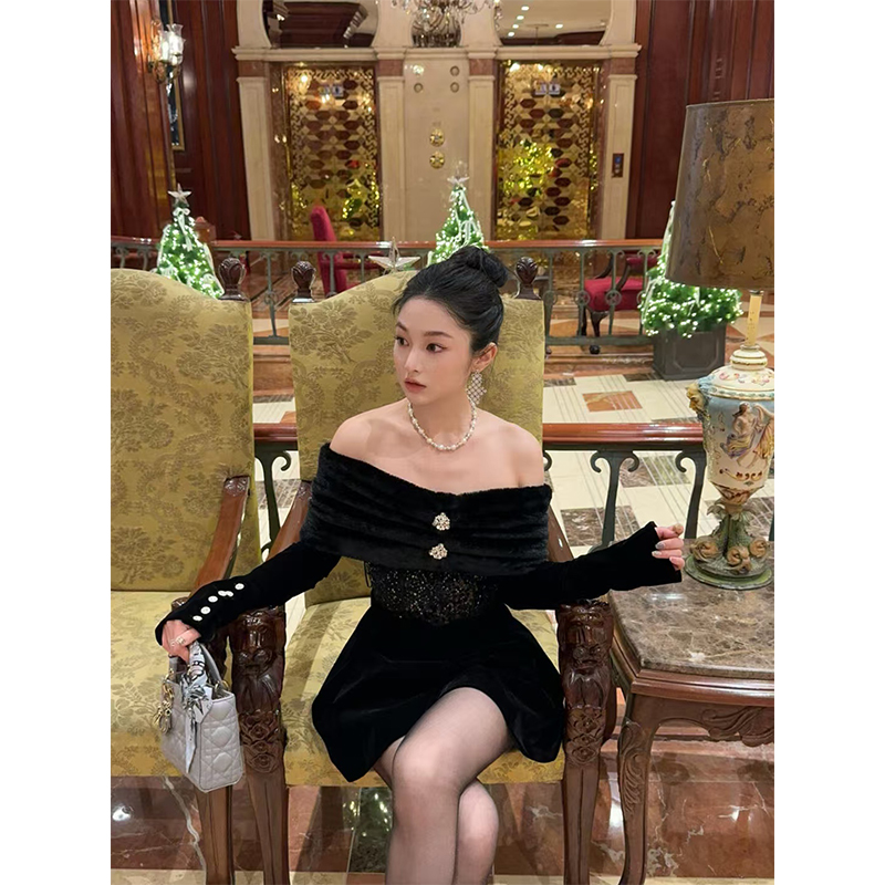 Detachable One-Shoulder Little Dress in French Style - High-End, Stunning Design Inspired by 90s Chanel Fashion Detachable One-Shoulder Little Dress in French Style - High-End, Stunning Design Inspired by 90s Chanel Fashion