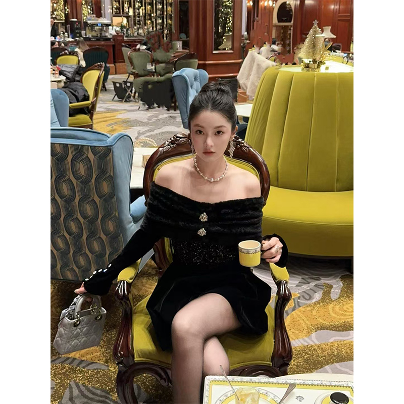 Detachable One-Shoulder Little Dress in French Style - High-End, Stunning Design Inspired by 90s Chanel Fashion