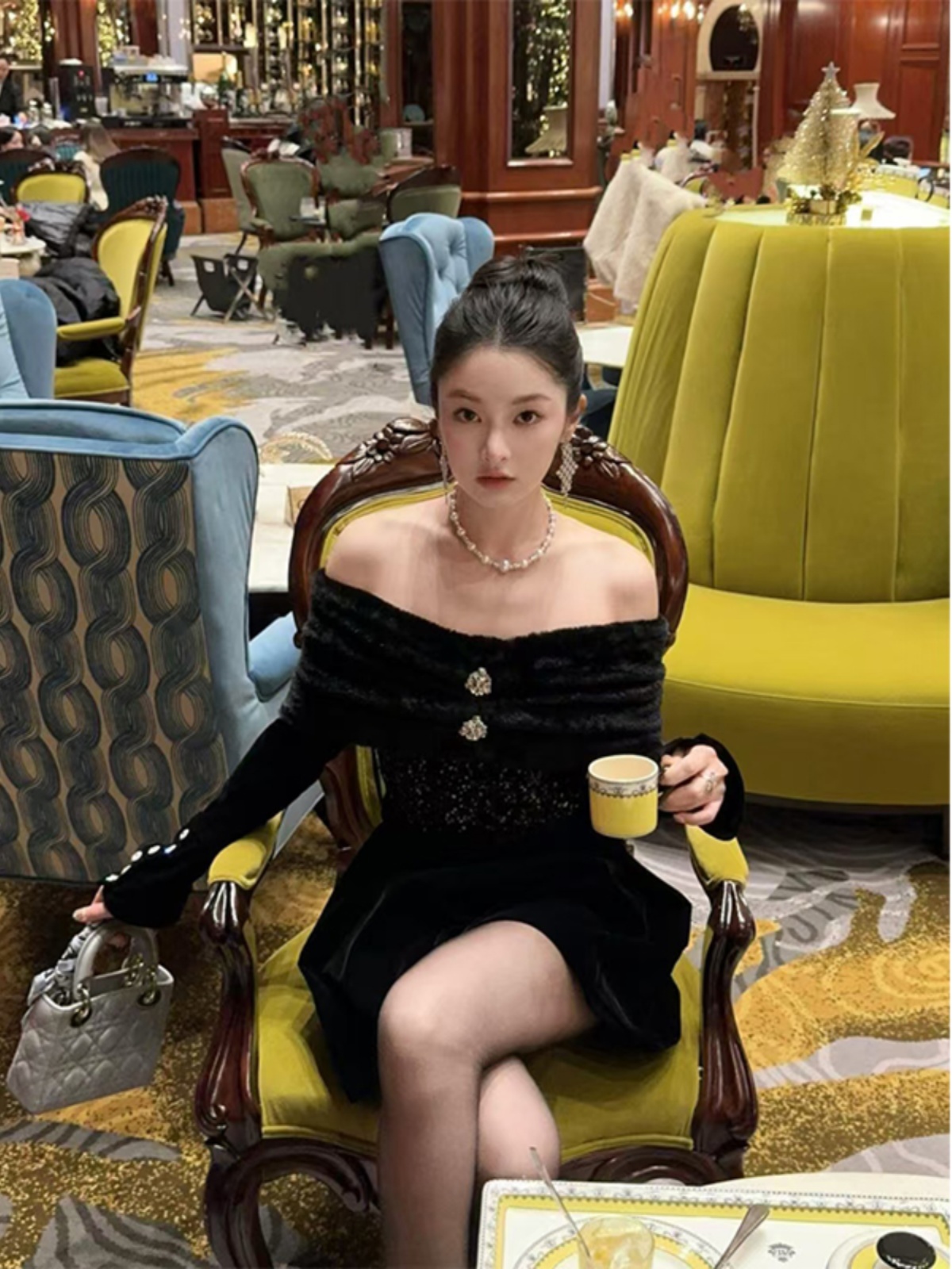 Detachable One-Shoulder Little Dress in French Style - High-End, Stunning Design Inspired by 90s Chanel Fashion Detachable One-Shoulder Little Dress in French Style - High-End, Stunning Design Inspired by 90s Chanel Fashion