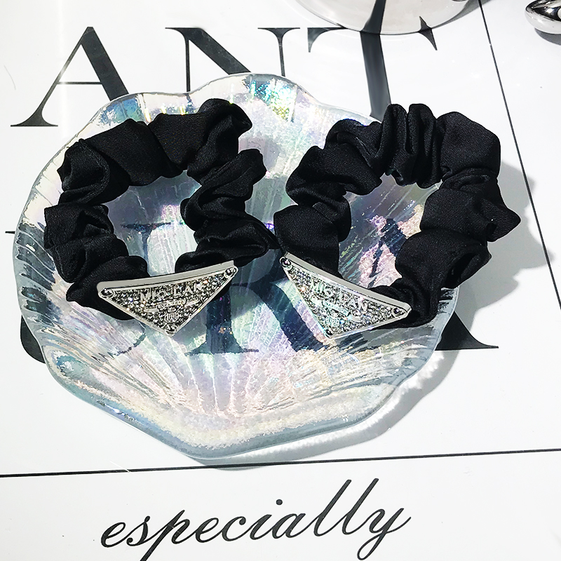 Diamond-Studded Inverted Triangle Hair Tie for Women - Trendy French Style Hair Band, High-End 2025 Hair Accessory Diamond-Studded Inverted Triangle Hair Tie for Women - Trendy French Style Hair Band, High-End 2025 Hair Accessory