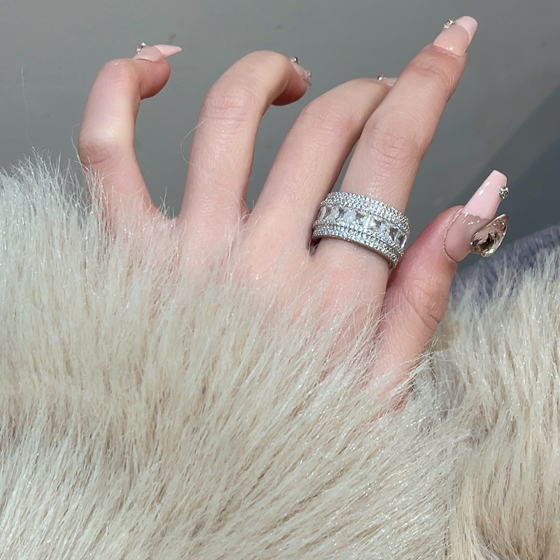 Diamond-Studded Wide Ring for Women - Luxurious Personalized Square Sugar Ring - High-End Fashion Jewelry 2025 Diamond-Studded Wide Ring for Women - Luxurious Personalized Square Sugar Ring - High-End Fashion Jewelry 2025