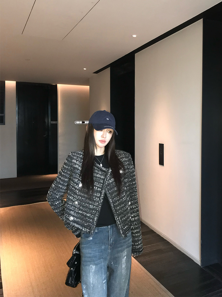 Double-Breasted Round Neck Short Coat in Wool with Fine Sparkle Design - Trendy New Style for Fall & Winter Fashion