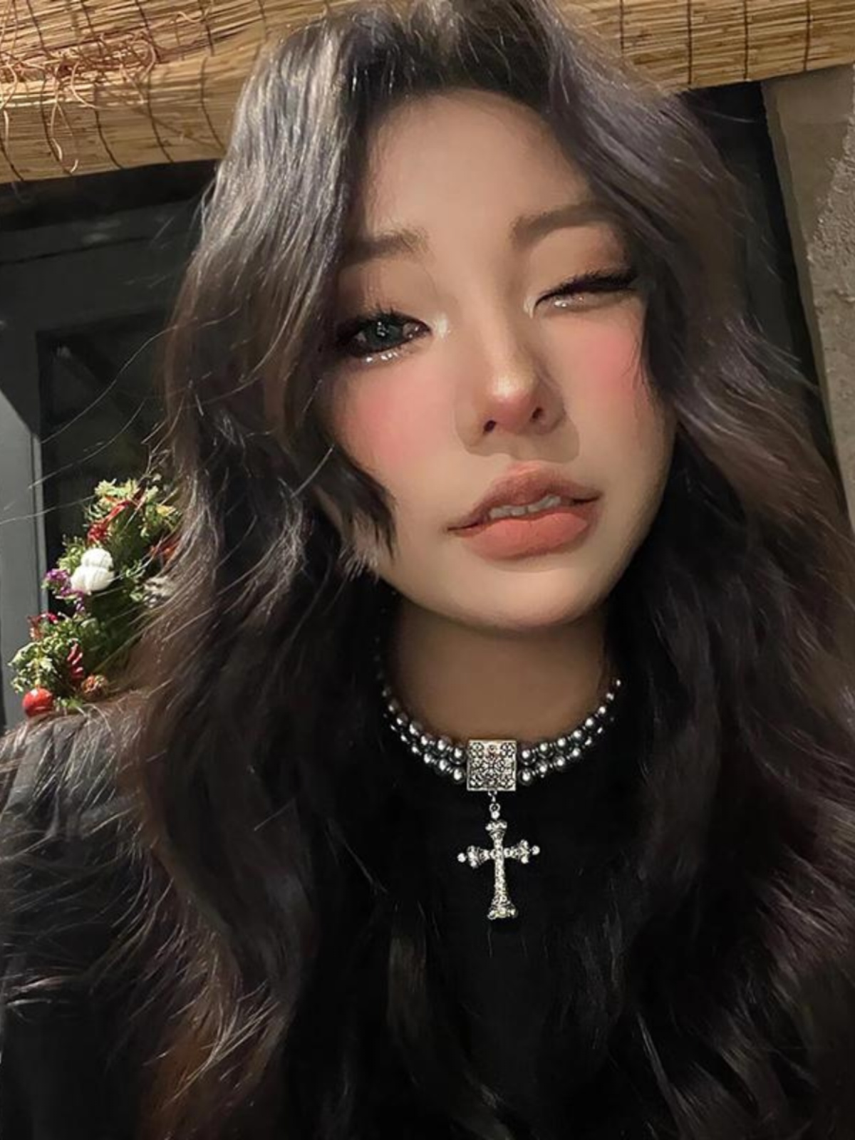 Double-Layer Cross Gray Pearl Choker Necklace - Trendy Minimalist Retro Neck Accessory for Light Luxury Style Double-Layer Cross Gray Pearl Choker Necklace - Trendy Minimalist Retro Neck Accessory for Light Luxury Style