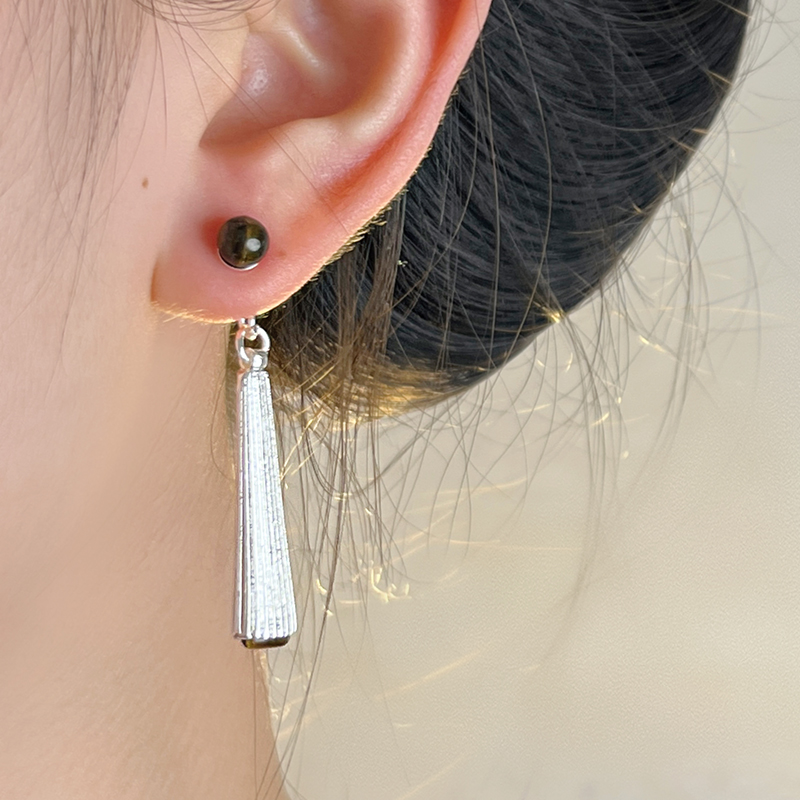 Double-Layer Tiger's Eye Stone Pendant Necklace for Women - Light Luxury Leather Cord Clavicle Chain, Niche High-End Style