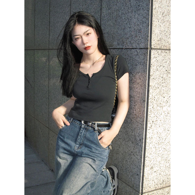 Eccentric American Retro Short-Sleeve T-Shirt - Summer Casual Slim Fit Top for Trendy 90s and Y2K Style