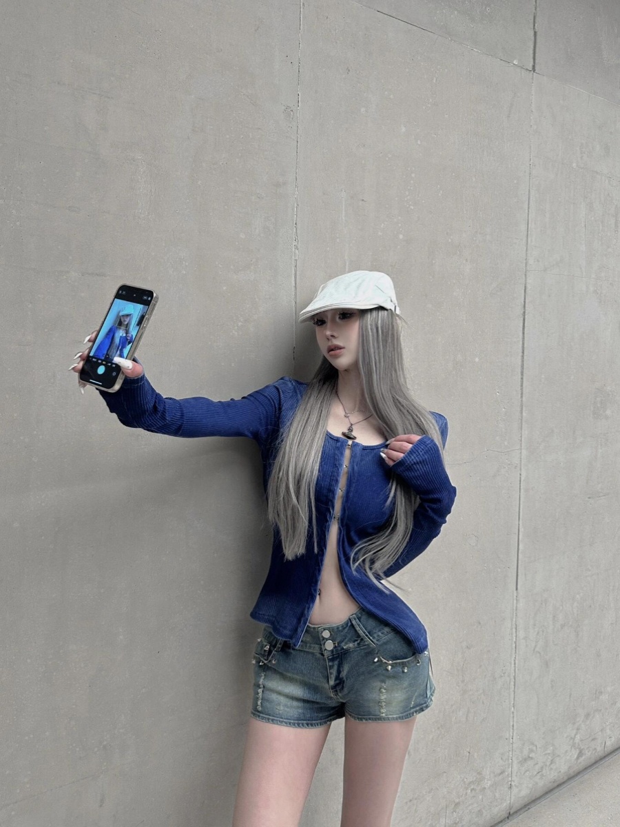 Eccentric American Style Low-Waist Ripped Denim Shorts - Flattering A-Line Sexy Hot Pants for Versatile Summer Fashion Eccentric American Style Low-Waist Ripped Denim Shorts - Flattering A-Line Sexy Hot Pants for Versatile Summer Fashion