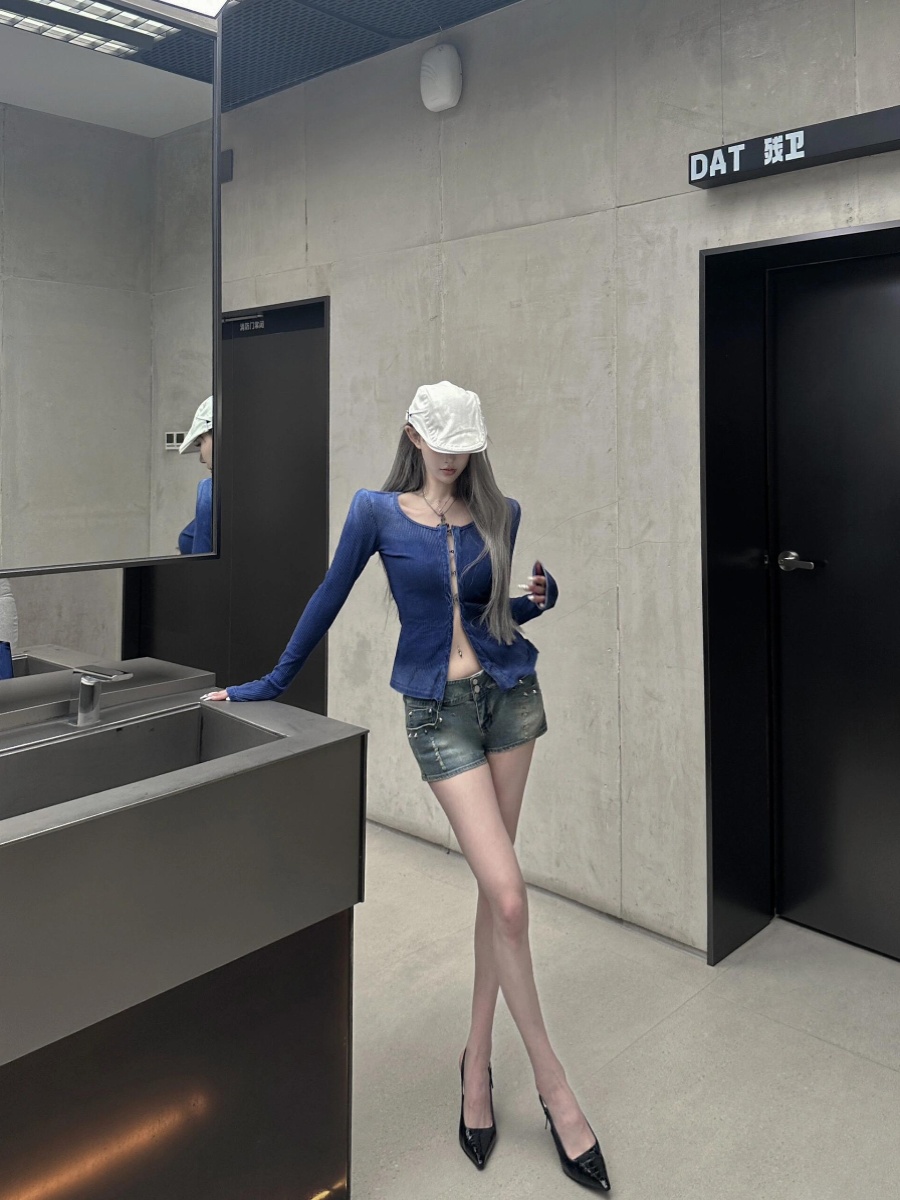 Eccentric American Style Low-Waist Ripped Denim Shorts - Flattering A-Line Sexy Hot Pants for Versatile Summer Fashion Eccentric American Style Low-Waist Ripped Denim Shorts - Flattering A-Line Sexy Hot Pants for Versatile Summer Fashion